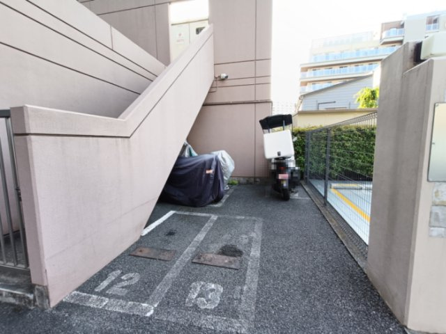 【バイク置場】