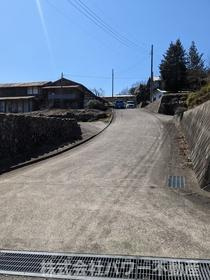 前面道路含む現地写真です
