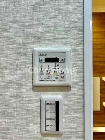 【浴室乾燥機】暖房・冷風・換気・乾燥が可能です。毎日を快適に過ごせるうれしい機能が揃っています。雨の日の洗濯物も安心です。