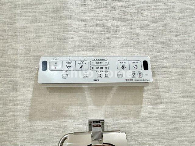 【ウォシュレット】清潔に使いたいお手洗いには最適な設備です。もちろんウォームレットも標準装備です。