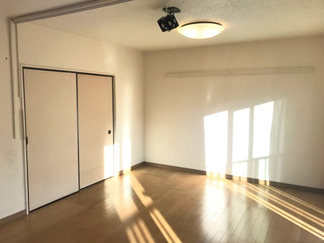 ゆとりのある洋室。