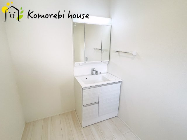 朝の身支度には欠かせない独立洗面化粧台