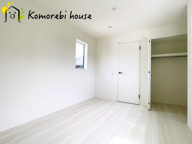 落ち着いた色調の洋室です
