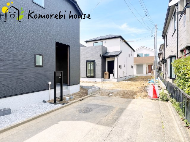 前面道路含む現地写真です