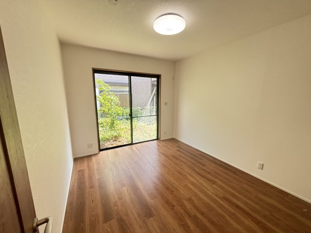 全居室6帖以上ございます。　