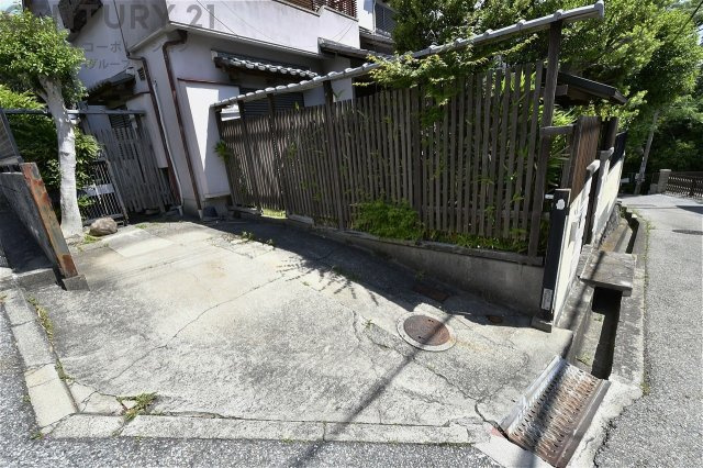 1種低層地域に指定された閑静な住宅街です。