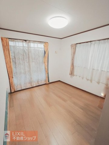 こちらのお部屋は、南側につき日当たり良好