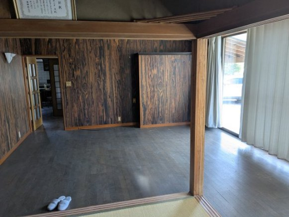 フレキシブルに使える板の間の洋室。