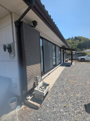 家屋の汚れや傷みを防ぐ犬走り。