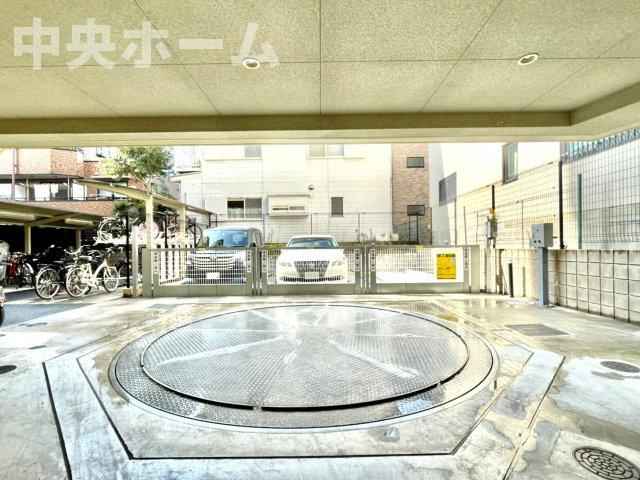 【敷地内駐車場】最新の空き状況や費用などの詳細は担当スタッフまでお問い合わせください。