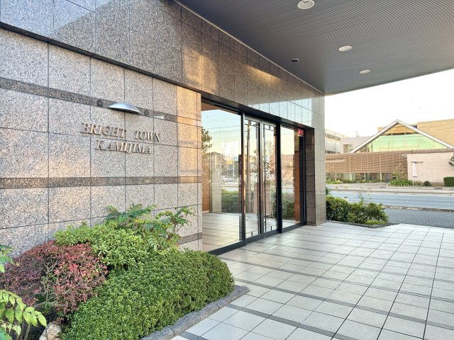 落ち着いた佇まいのマンションです。