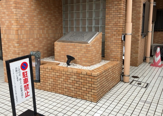 物件によっては、入居者が個人的に使用できる専用庭がついているものもあります。また、住宅の中にある土間の部分を庭と呼ぶこともあります。庭の用途は住む人によって変わり、それによってデザインもさまざまです。