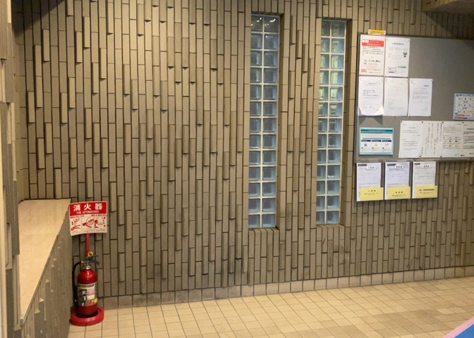 ロビーというと、エントランスと何がちがうの？と思いますよね。実はロビーとエントランスには明確な決まりはありません。物件によっては、エントランスを入って広がるある程度の広さのある空間がロビーとなります。