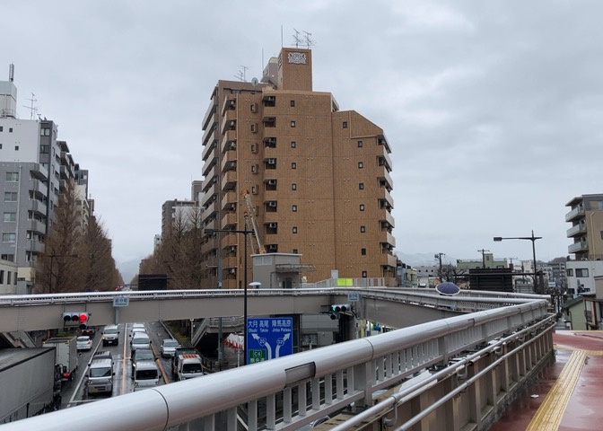 外観はマンション管理がされているかの目安になります。築年数が古いと、壁面は劣化してひび割れが生じることも！建物が古びていても細かいところが修繕されていると、きちんと管理されているなぁと感じるでしょう。