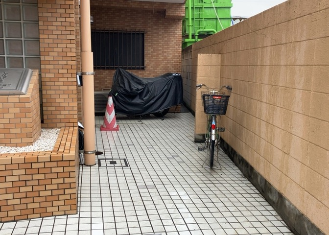 駐車場と明記されていても、最小スペースでつくられた駐車場だと大型車は駐車できなかったり、出入りしにくくなったりする可能性があります。お車のサイズと購入したい物件の駐車場のサイズを現地で確認しましょう。