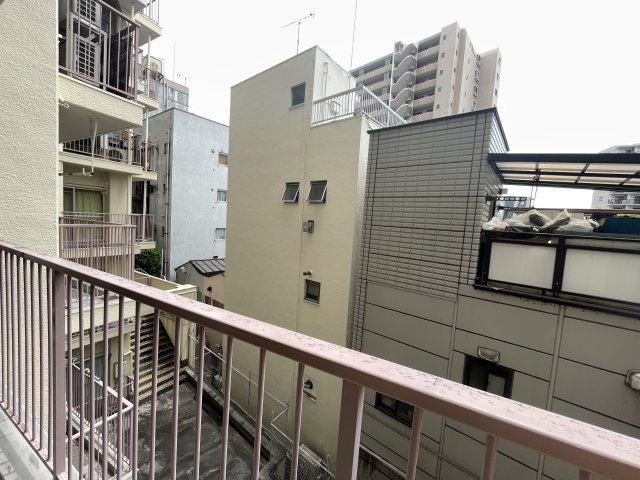 バルコニーからの眺望になります。