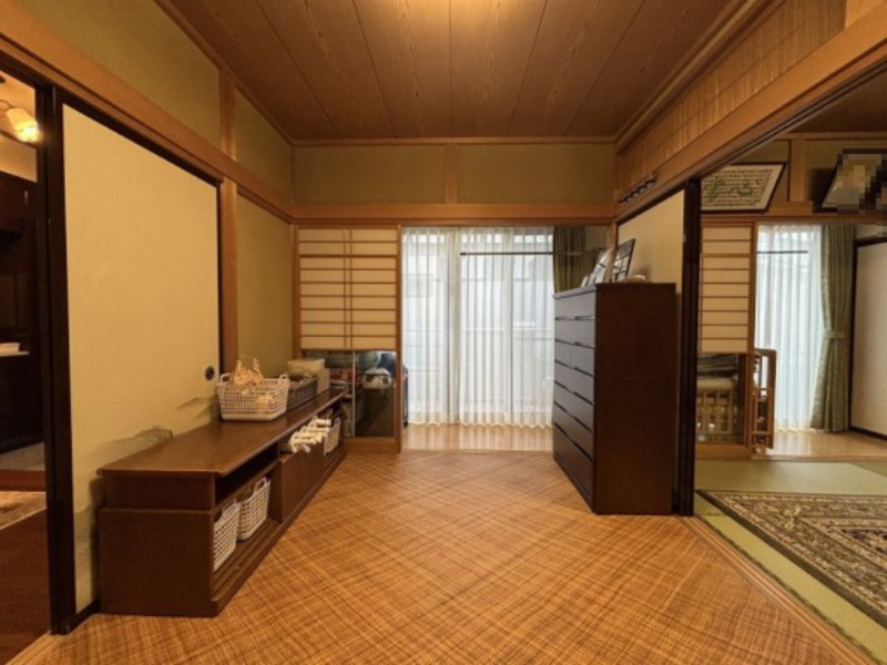 趣のある和室で縁側もあります☆