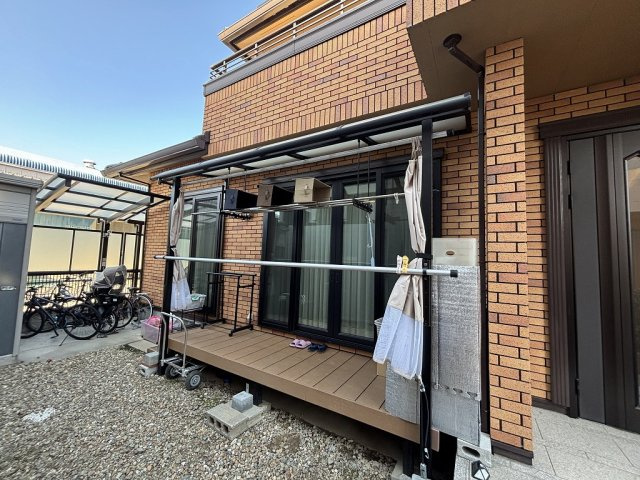 ウッドデッキとテラス屋根付き☆