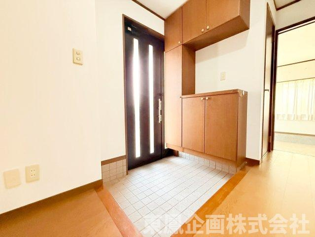 落ち着いた玄関です