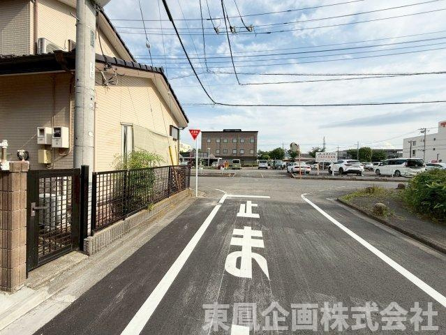 前面道路含む現地写真です
