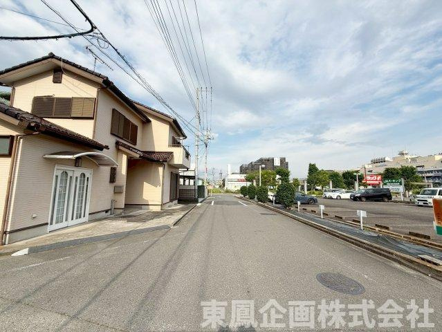 前面道路含む現地写真です