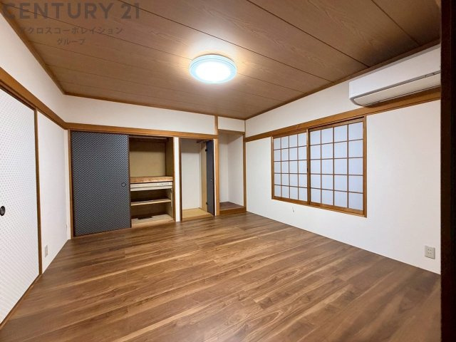 寝室…リラックスできるプライベート空間で、快適な睡眠をサポート。個人の好みに合わせたインテリアや寝具で心地良さを追求。プライベートな時間を過ごし、リフレッシュする場所におすすめです。