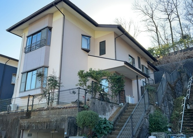 省エネ給湯器とは従来型の給湯器より熱効率が高く、少ない燃料でたくさんのお湯を沸かすことが出来る高効率な給湯器のことを指します。また、省エネ給湯器には種類があり、利便性や効果なども様々です。