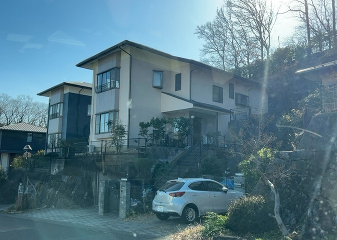 東側道路の場合は居室を南向きに設計しやすいため、朝日が入りやすいというメリットがあります。一方、西側道路も東側同様に居室を南向きに設計しやすいのですが、住宅地だと朝日が入りにくいという弱点があります。