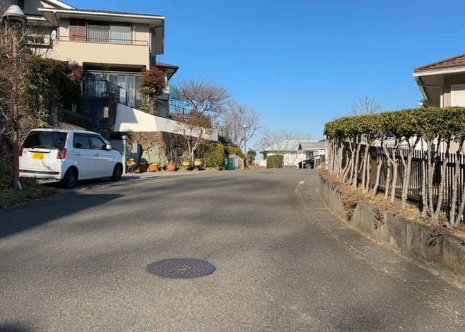 桜や紅葉の名所に出かける人は多いと思いますが、家にいながら季節の移ろいを感じる生活を送りませんか？リビングや窓から見える景色が生活を彩るワンポイントに！現地から見える景色を堪能してみては如何でしょう。
