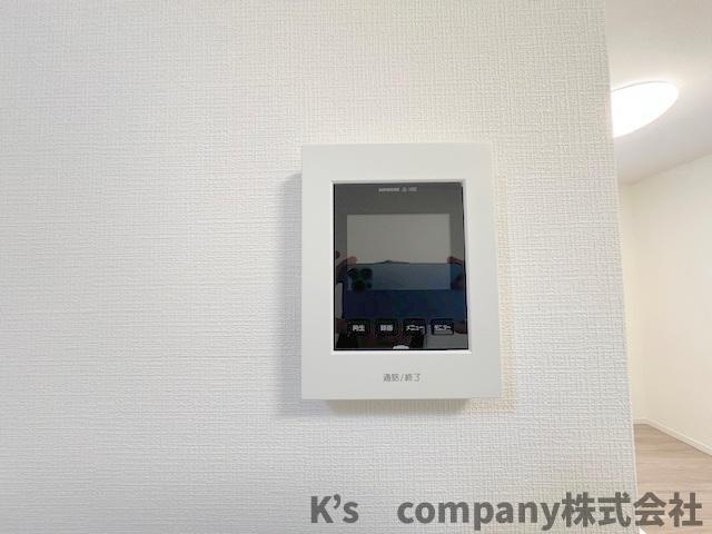 訪問者の顔が確認できるモニター付きインターフォン☆