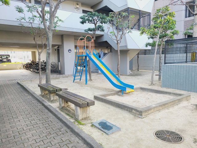 〇敷地内には公園があり、お子様も安心して遊べます。