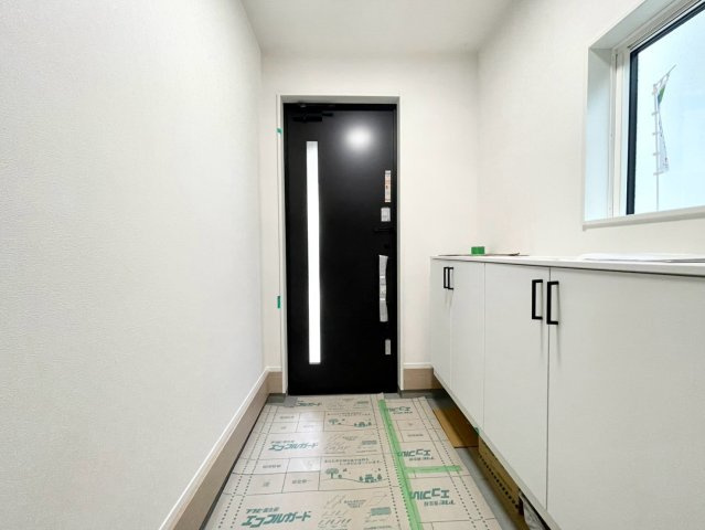 玄関には大容量のシューズボックスが付いているので毎日の靴選びも楽々です♪