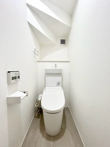 温水洗浄便座機能付きです♪