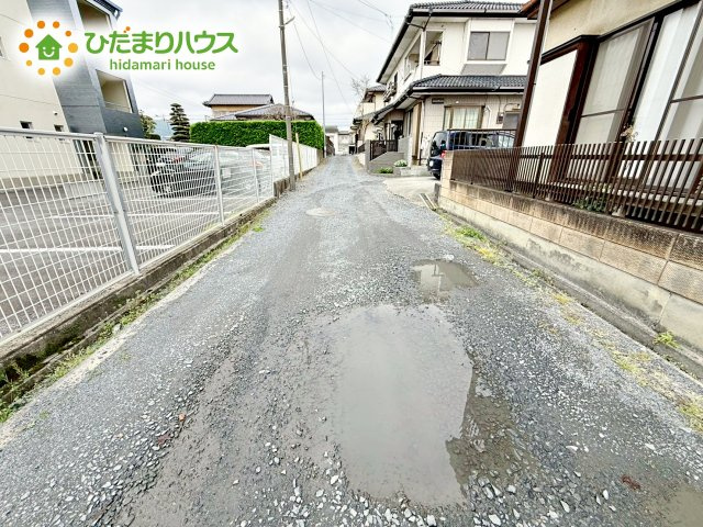 前面道路は交通量が少なく、お車の運転が苦手な方でも安心です！