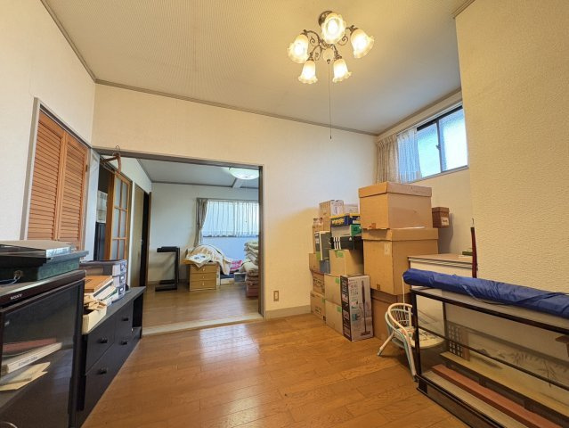 落ち着いた色調の洋室です