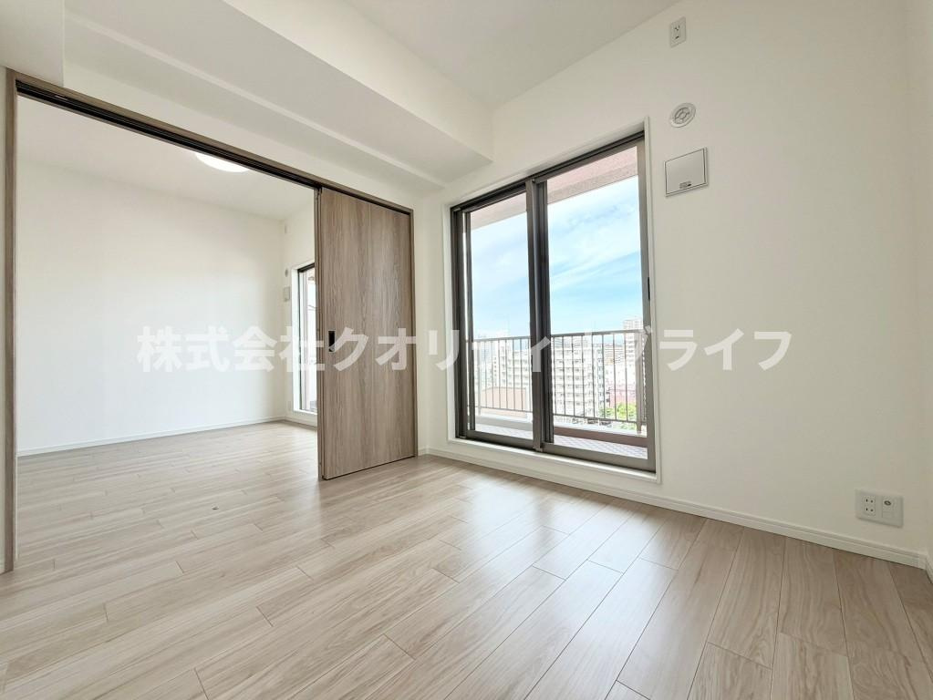 東側バルコニー向きの洋室約4.3帖