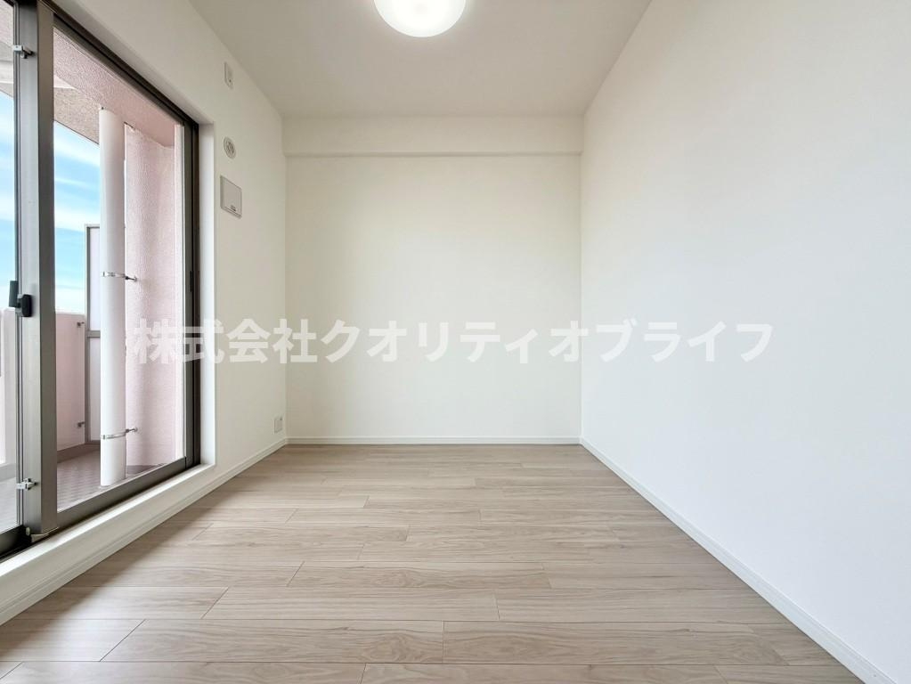 日当たりも良く寝室としても使いやすい洋室