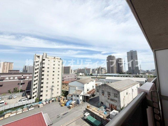 バルコニーからの眺望も広々空を眺められます