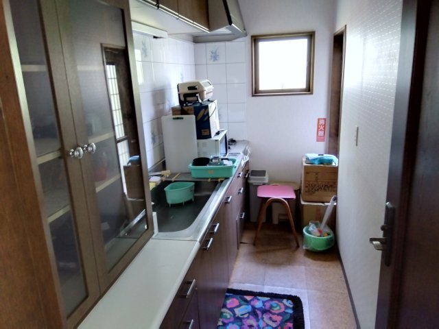 ゲストハウスや企業保養所としての利用も出来ます。壁付けキッチンなので集中してお料理出来ますね。