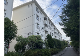 たまプラーザ団地５街区９号棟の外観