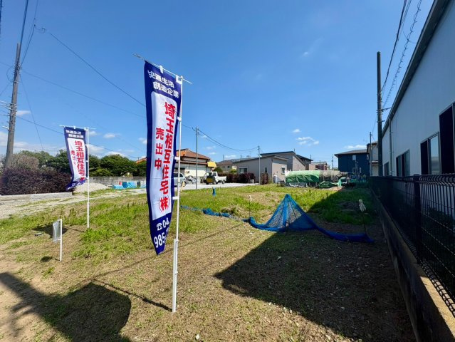 敷地約153坪のゆとりある整形地。北側約7m公道に面し、車の出し入れもスムーズです。広々とした敷地を活かし、駐車スペースや庭など、多彩なプランをご検討いただけます。