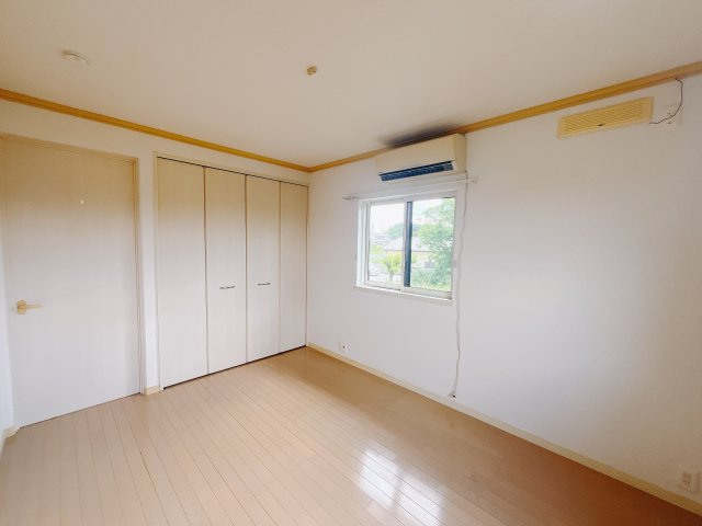 ■2階洋室｜全室シンプルな色使いとデザインで使い勝手良し◎どんな家具でもしっくりマッチします♪