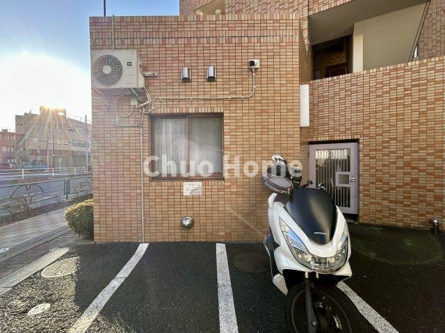 【バイク置場】最新の空き状況や費用などの詳細は担当スタッフまでお問い合わせください。