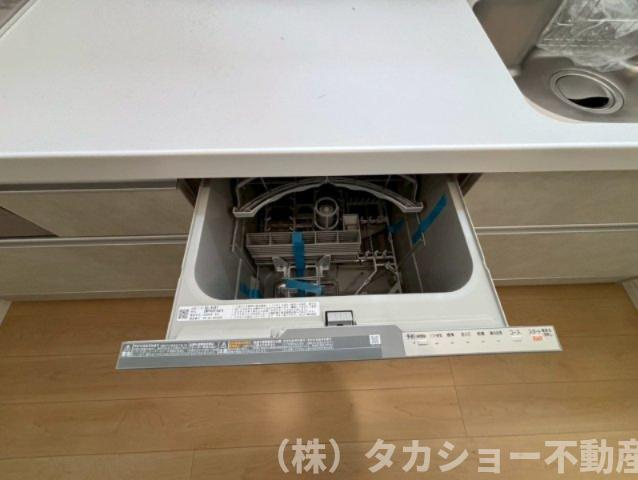 キッチンには食洗機が付いております。