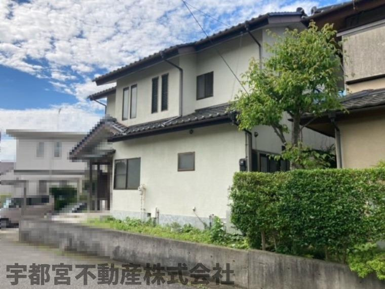 約70坪。駐車場の増設は可能です。