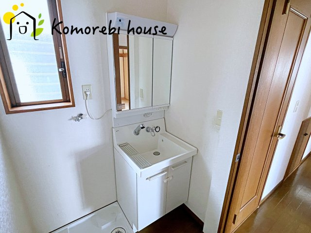 朝の身支度には欠かせない独立洗面化粧台