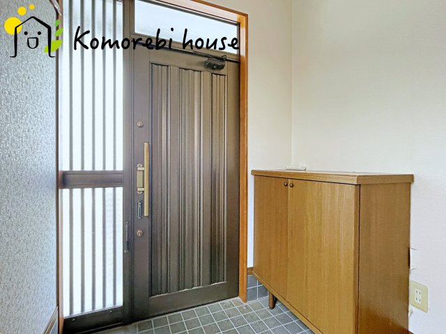 明るい玄関です