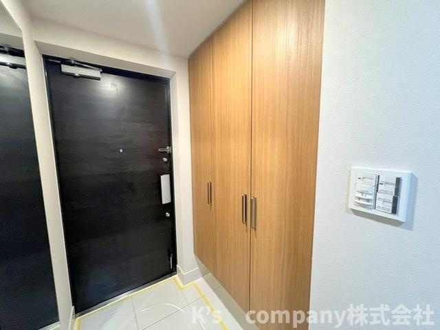 玄関横には収納力のあるシューズインクローゼット付き☆