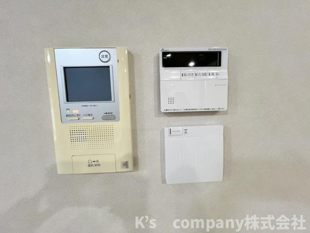 訪問者の顔が確認できるモニター付きインターフォン☆