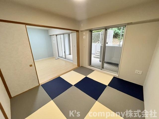 リビングに隣接している和室スペース◇